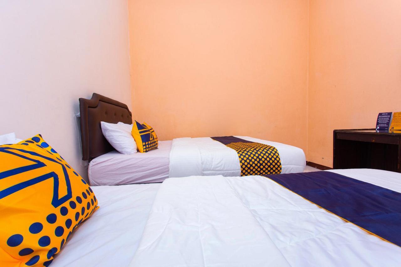 Hotel Spot On 2697 Homy House Semarang Exterior foto