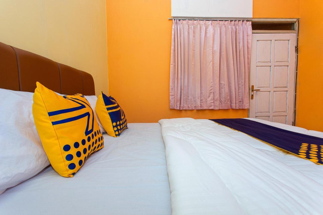Hotel Spot On 2697 Homy House Semarang Exterior foto