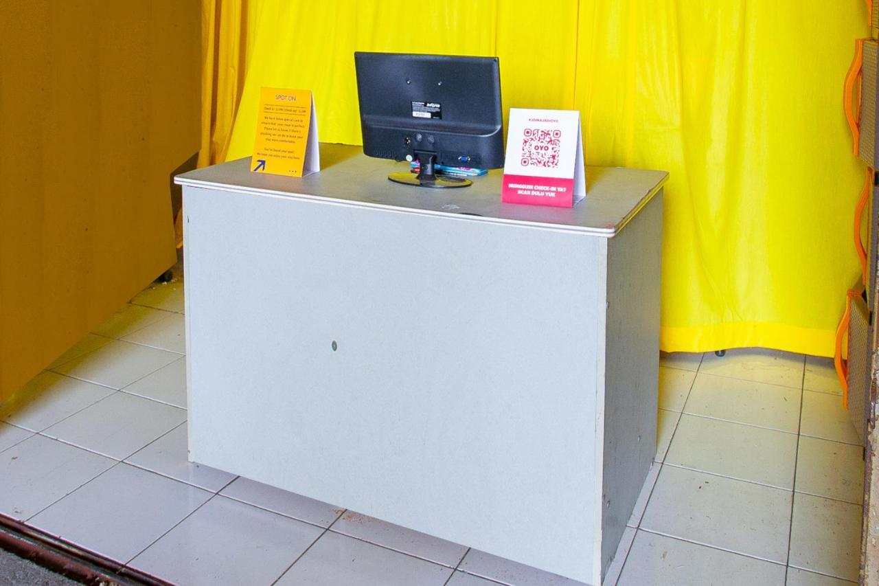 Hotel Spot On 2697 Homy House Semarang Exterior foto